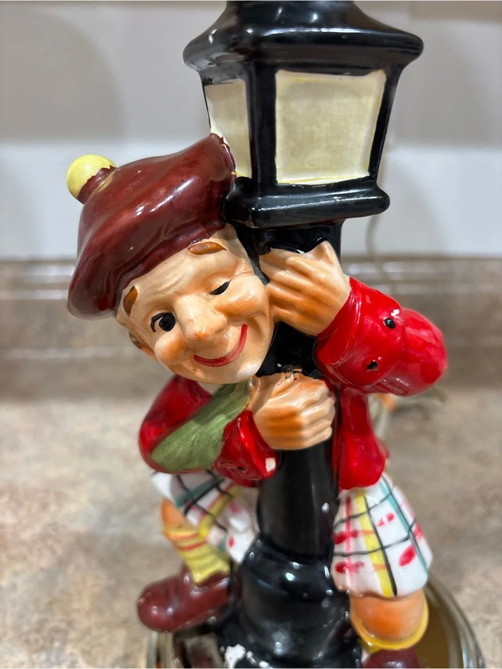 Vintage 1950s Drunken Scotsman on Lamp Post amber glass globe lamp Scottish
